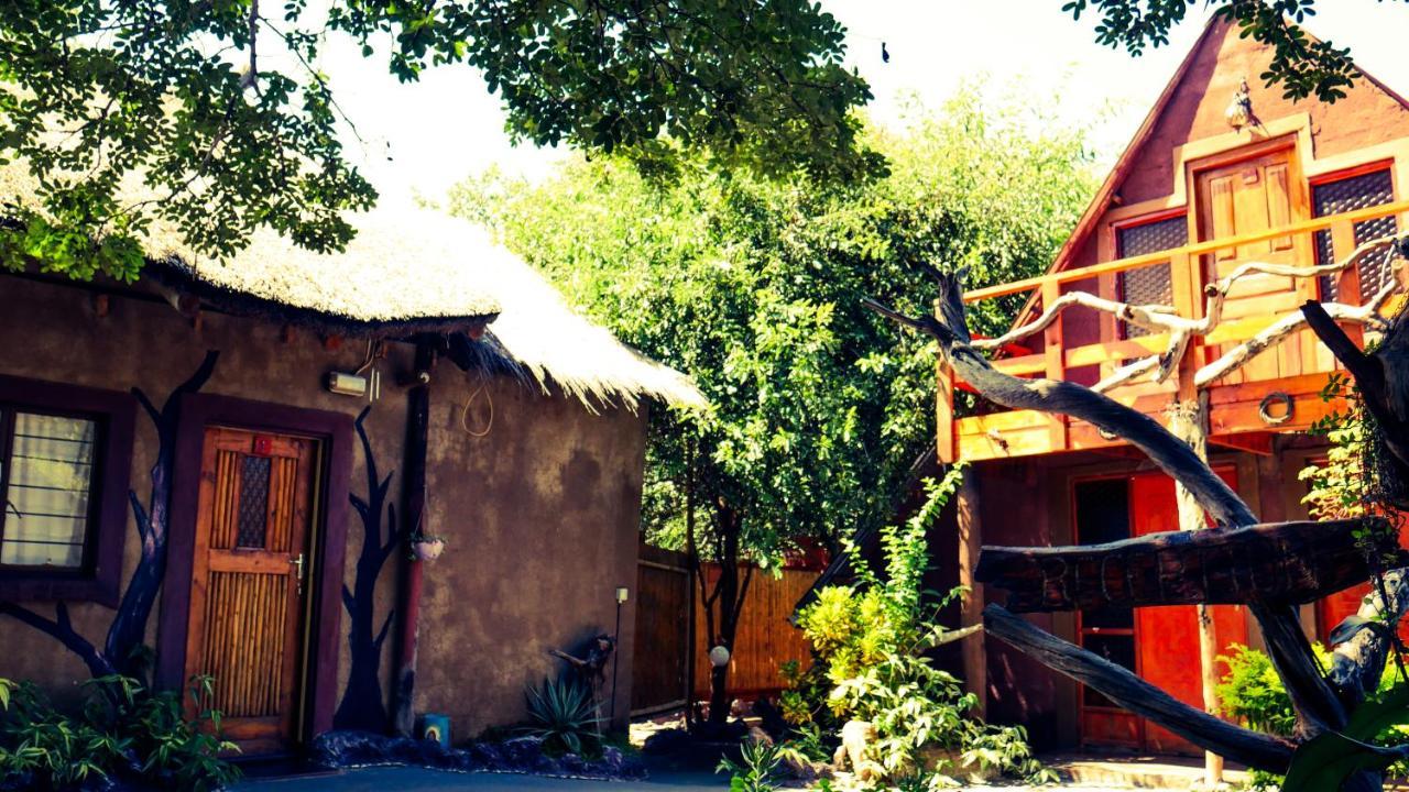 Elephant Trail Guesthouse And Backpackers Kasane Bilik gambar