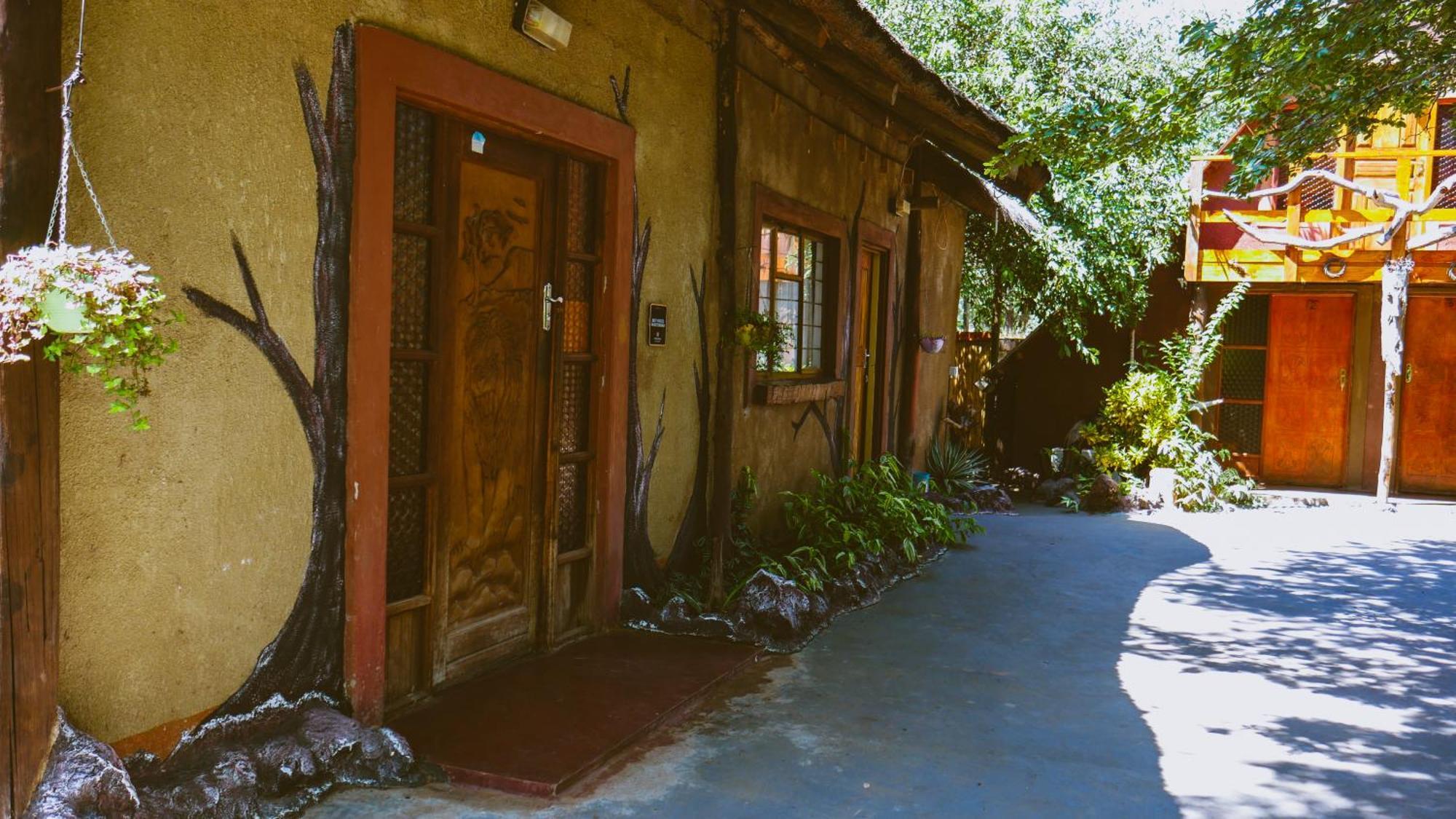 Elephant Trail Guesthouse And Backpackers Kasane Bilik gambar