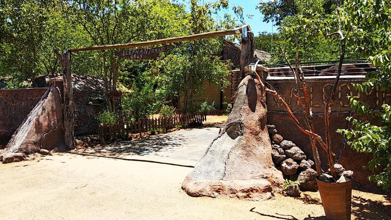 Elephant Trail Guesthouse And Backpackers Kasane Luaran gambar